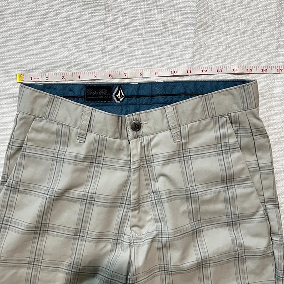Volcom Corpo Class Men's Checkered Beige Shorts Size 30 - Picture 4 of 7